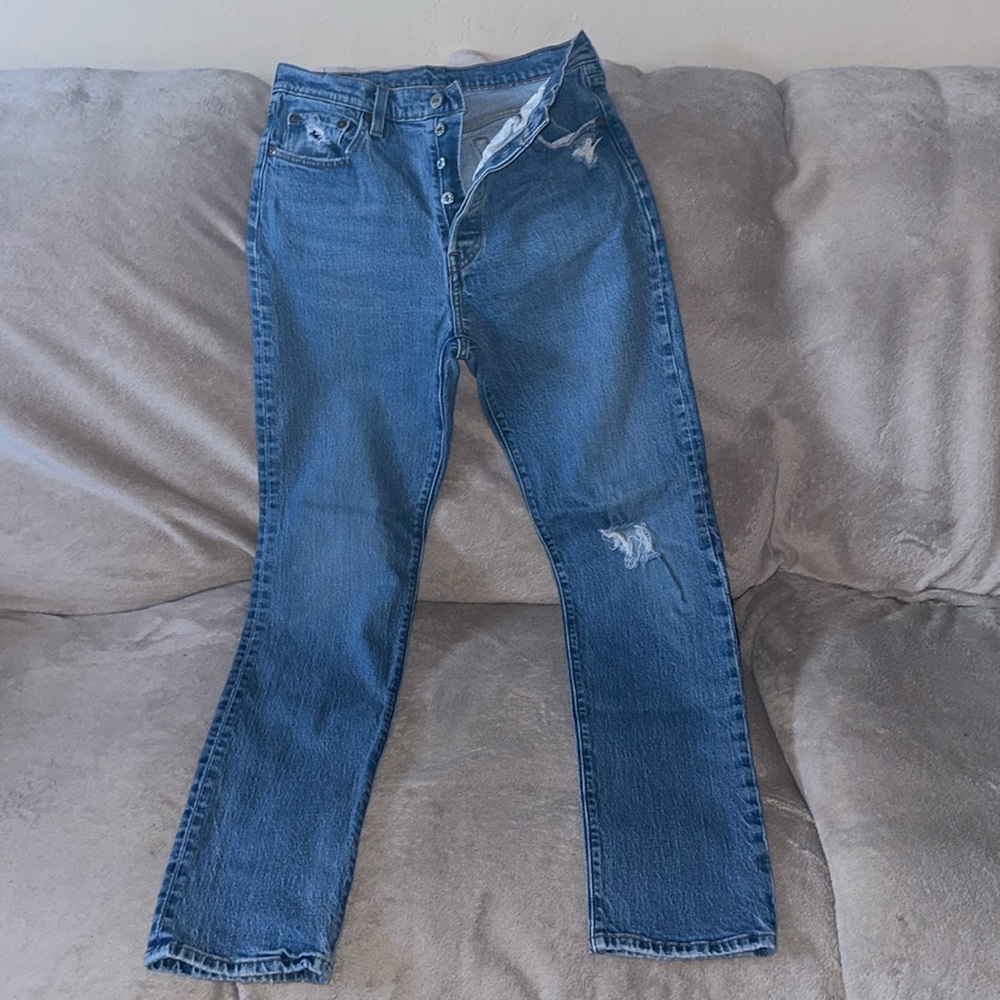 Levi’s 501 blue jeans W29 L32 5 button front distressed 💕